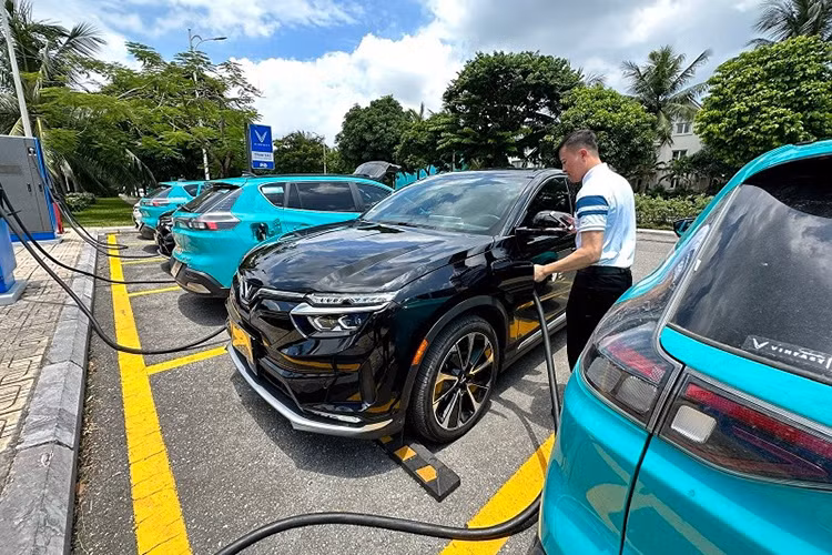 VCCI ủng hộ kéo dài miễn 100% lệ phí trước bạ ôtô điện VCCI ung ho keo dai mien 100% le phi truoc ba oto dien