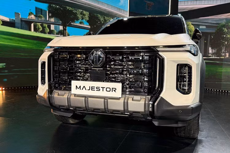 Can canh MG Majestor 2025 tu 1,17 ty dong 