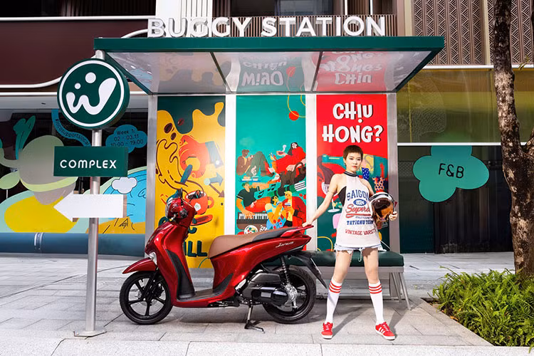 Rapper Pháo với Tiktoker Hoa Xù đọ phong cách với Yamaha Janus Rapper Phao voi Tiktoker Hoa Xu do phong cach voi Yamaha Janus