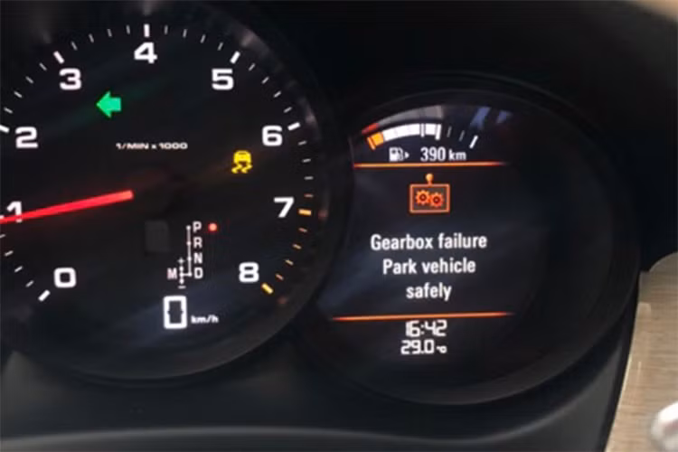 Những bê bối ôtô lỗi, hỏng tại Việt Nam năm 2023, từ Porsche đến Toyota - Hình 4 Nhung be boi oto loi, hong tai Viet Nam nam 2023, tu Porsche den Toyota-Hinh-4