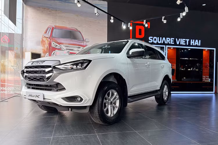 Top ôtô giảm giá vẫn ế ẩm nhất thị trường Việt tháng 3/2025 - Hình 10 Top oto giam gia van e am nhat thi truong Viet thang 3/2025-Hinh-10