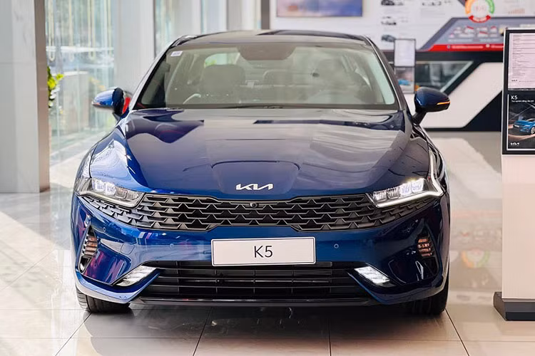 Top ôtô giảm giá vẫn ế ẩm nhất thị trường Việt tháng 3/2025 - Hình 11 Top oto giam gia van e am nhat thi truong Viet thang 3/2025-Hinh-11