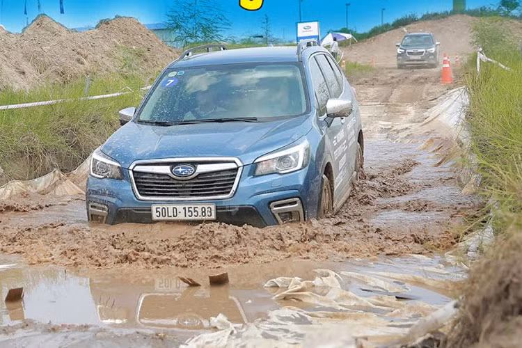 Top ôtô có khả năng lội nước tốt, "chấp" mưa lũ tại Việt Nam - Hình 10 Top oto co kha nang loi nuoc tot,