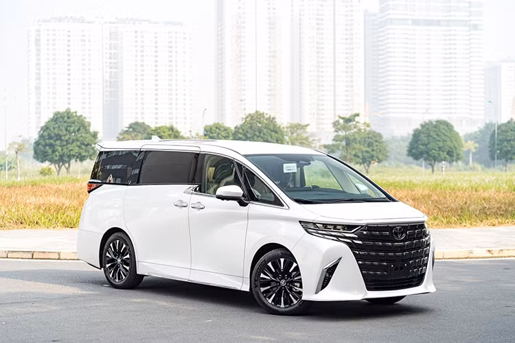 Nhiều xe đã bàn giao đến tay khách hàng và thậm chí, một số xe xuất hiện trên thị trường với mức giá cao hơn khoảng 300 triệu.