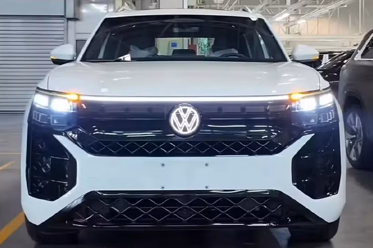 Volkswagen Teramont Pro 2025 sắp bán "sát vách" Việt Nam lộ diện Volkswagen Teramont Pro 2025 sap ban
