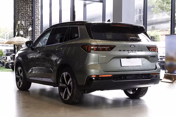 Ford Territory 2025 da ve Viet Nam, Mazda CX-5 de chung?-Hinh-3