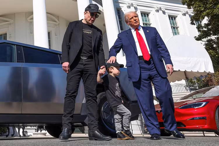 Tổng thống Donald Trump sẽ mua ôtô điện Tesla ủng hộ Elon Musk Tong thong Donald Trump se mua oto dien Tesla ung ho Elon Musk