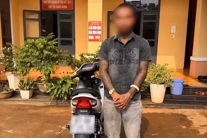 Tịch thu phương tiện của nam thanh niên ở Gia Lai điều khiển xe thả 2 tay.