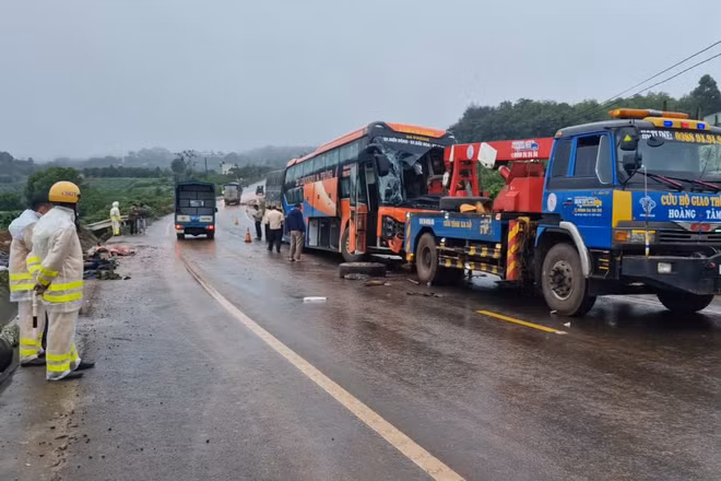 Tai nạn xe khách tại Gia Lai: 4 người chết, nhiều người bị thương nặng