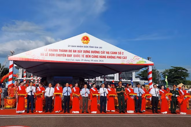 Khánh thành đường cất hạ cánh số 2 sân bay Phù Cát và đón chuyến bay Quốc tế