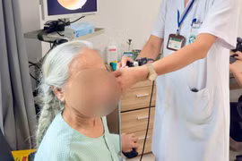 Đau, chảy dịch tai suốt 1 năm, cụ bà 81 tuổi phát hiện ung thư xâm lấn