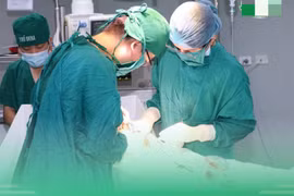 Đau bụng dữ dội, sản phụ thai 36 tuần phải cắt tử cung cứu mạng