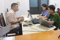 Giám đốc doanh nghiệp bị khởi tố do đổ 636 tấn bã bê tông ra ven sông Hồng