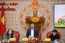 Phó Chủ tịch UBND tỉnh Lâm Đồng Đinh Văn Tuấn phát biểu chủ trì buổi họp báo sáng 30/10 cùng lãnh đạo Sở VHTTDL và Tổng đạo diễn – nhạc sĩ Huy Tuấn.