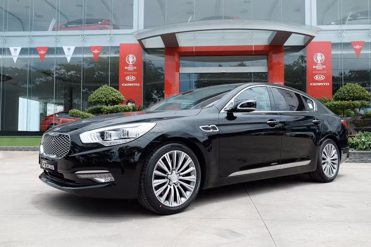 Bảng giá xe KIA tháng 7: KIA Quoris ưu đãi khủng lên đến hơn 500 triệu đồng ảnh 1