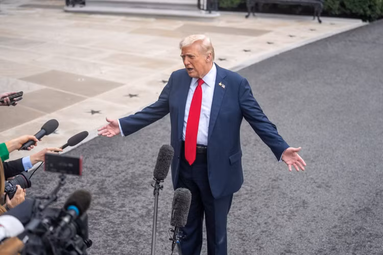 Tổng thống Mỹ Donald Trump phát biểu với báo giới tại Nhà Trắng.