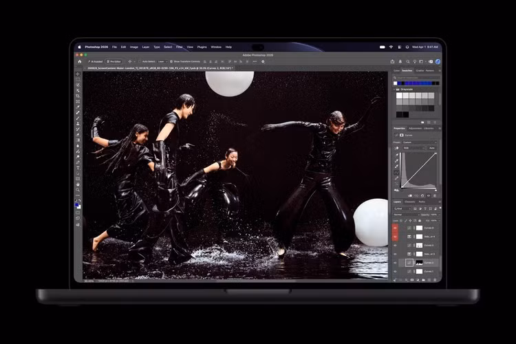 apple-macbook-pro-with-proled-xdr-display-adobe-photoshop-261028-bigjpglarge.jpg