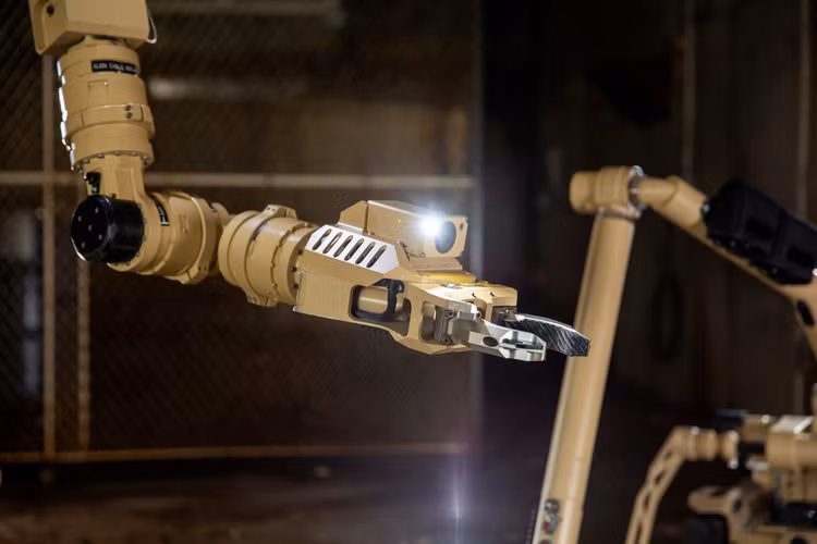 t4-t7-gripper-closeup.jpg