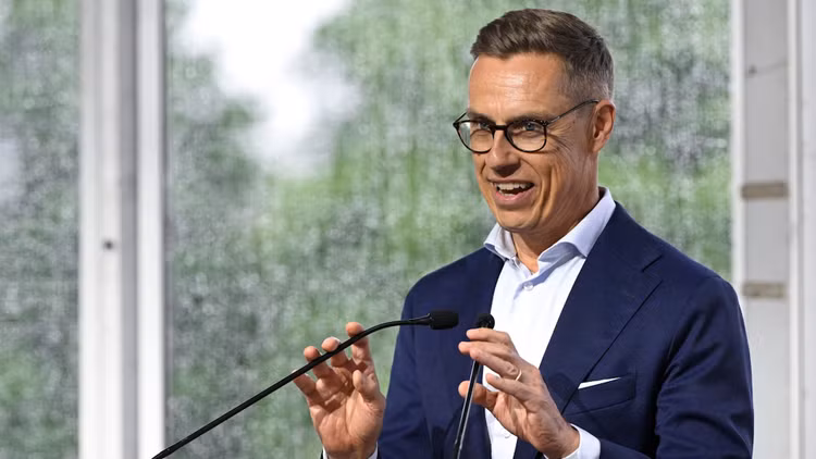 Tổng thống Phần Lan Alexander Stubb phát biểu bế mạc Hội nghị Kultaranta thường niên tại dinh thự mùa hè Kultaranta của Tổng thống ở Naantali (Phần Lan), ngày 11/6/2026.