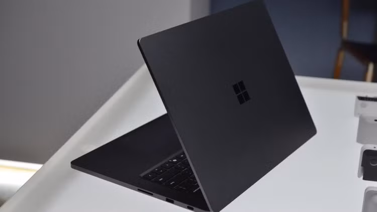 Giá bán của Surface Laptop Ultra khá cao