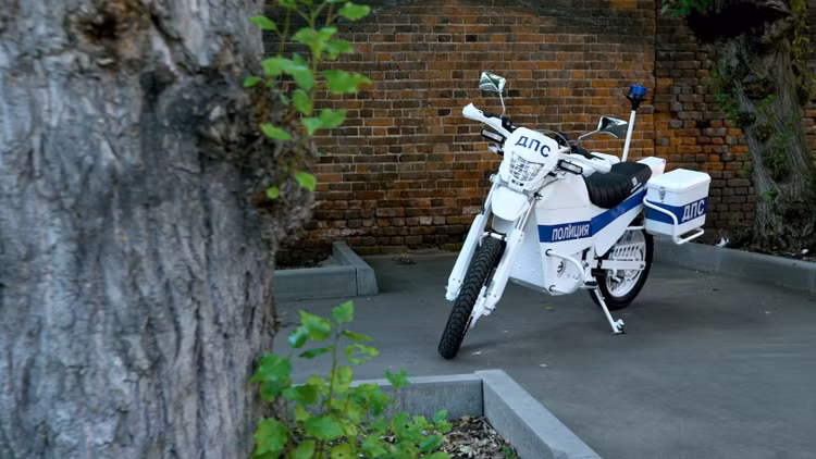 kalashnikov-debuts-the-izh-enduro-e-motorcycle-with-high-capacity-trailer-for-military-use-6.jpg