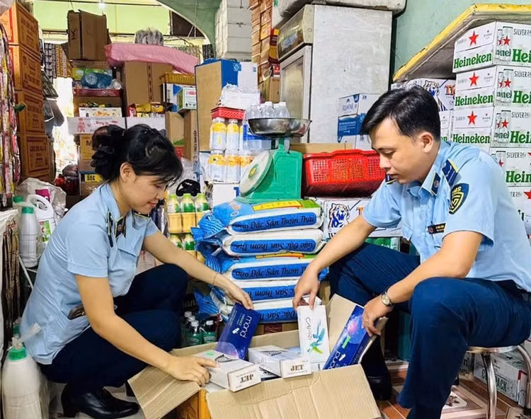 Qua kiểm tra, lực lượng QLTT và chức năng Quảng Ngãi phát hiện hàng loạt vụ buôn bán, kinh doanh vi phạm.