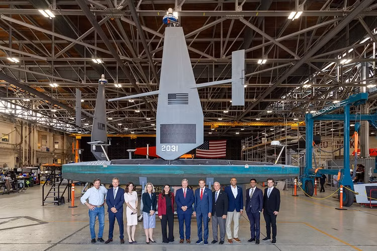 saildrone-was-proud-to-welcome-members-of-the-house-armed-services-committee-hasc-members-and-2.jpg