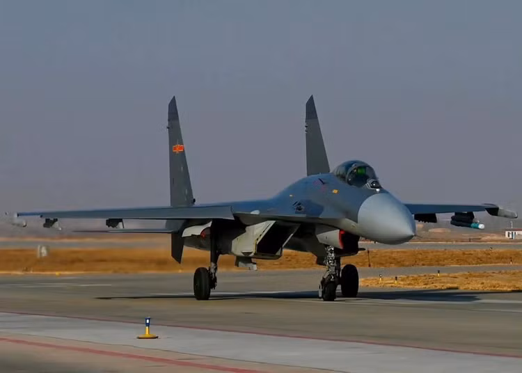 Tiêm kích J-11B của Trung Quốc. Ảnh: QQnews.