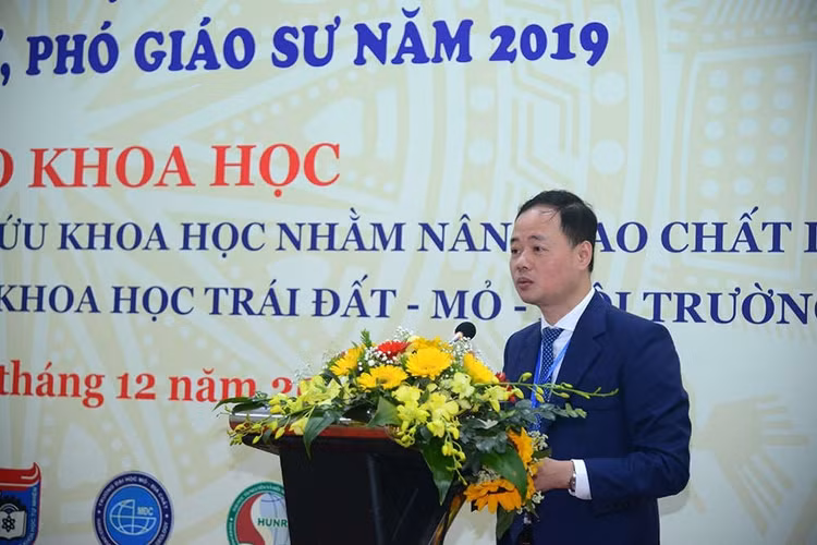 Tân Giáo sư Trần Hồng Thái phát biểu