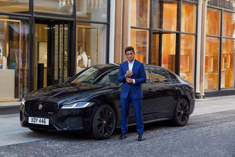 Jaguar XF tham gia một cuộc rượt đuổi chào mừng phim No Time To Die ra mắt ảnh 1 Jaguar XF tham gia một cuộc rượt đuổi chào mừng phim No Time To Die ra mắt ảnh 1