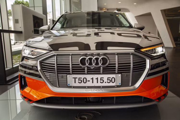 Audi lần đầu tiên trưng bày mẫu xe điện e-tron tại Việt Nam ảnh 3