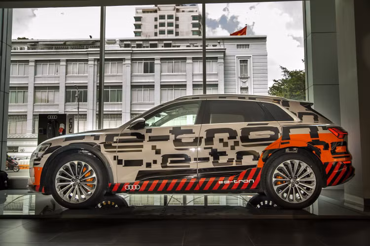 Audi lần đầu tiên trưng bày mẫu xe điện e-tron tại Việt Nam ảnh 14