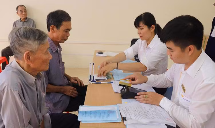 Đóng bảo hiểm hưu trí bổ sung để hưởng mức lương hưu cao hơn - Ảnh minh hoạ
