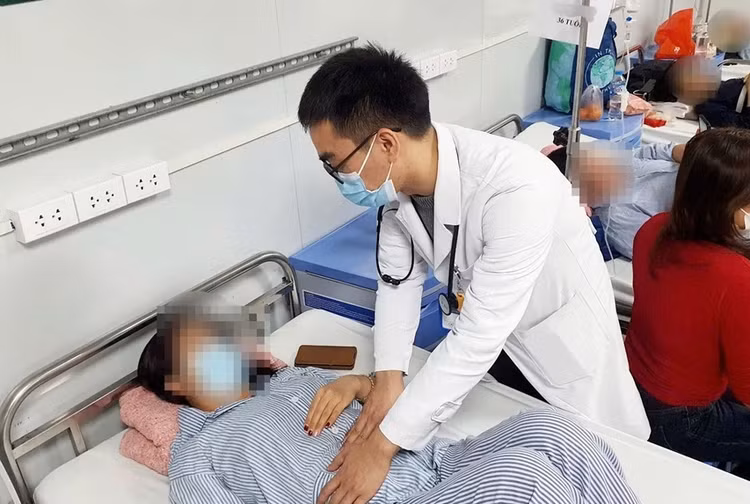 Kết quả xét nghiệm mẫu máu các bệnh nhân được điều trị tại Bệnh viện Bạch Mai cho thấy có acetonitrile và cyanid. Ảnh: BVCC.