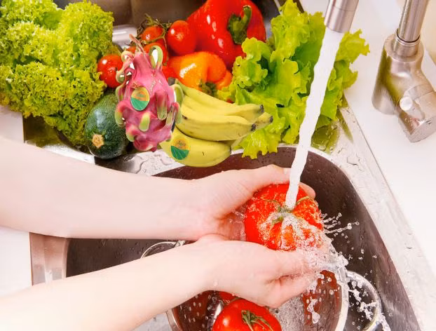 Cần chế biến và sử dụng rau quả đúng cách để đảm bảo sức khoẻ - Ảnh minh hoạ
