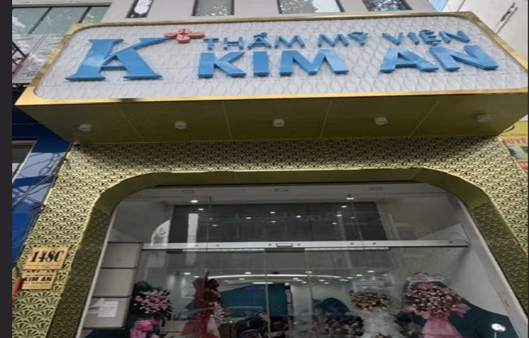 Công ty TNHH Thẩm mỹ viện Kim An ngay tại trung tâm Quận 1 hành nghề trái phép gây tai biến cho khách hàng (ảnh chụp lúc 11h30 ngày 23/10/2024) - Ảnh: Sở Y tế TP HCM