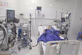 Bị cảm cúm nhẹ, nam bệnh nhân mắc suy hô hấp nặng