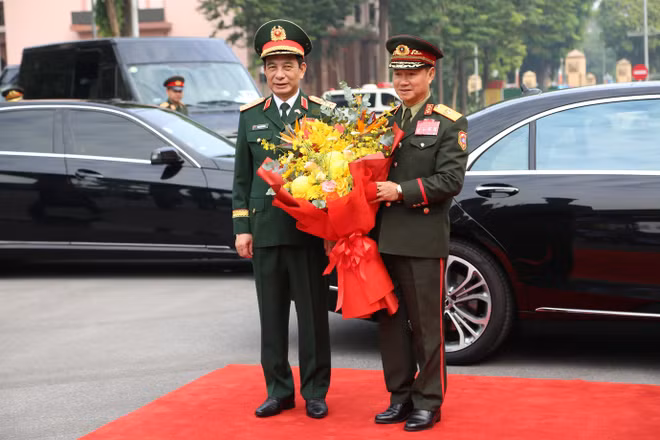 Đại tướng Phan Văn Giang chủ trì lễ đón Phó thủ tướng, Bộ trưởng Bộ Quốc phòng Lào