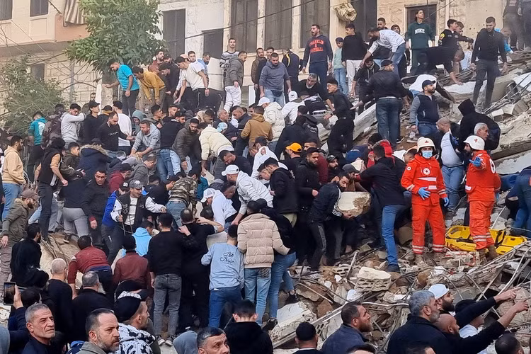 aplebanon4.jpg