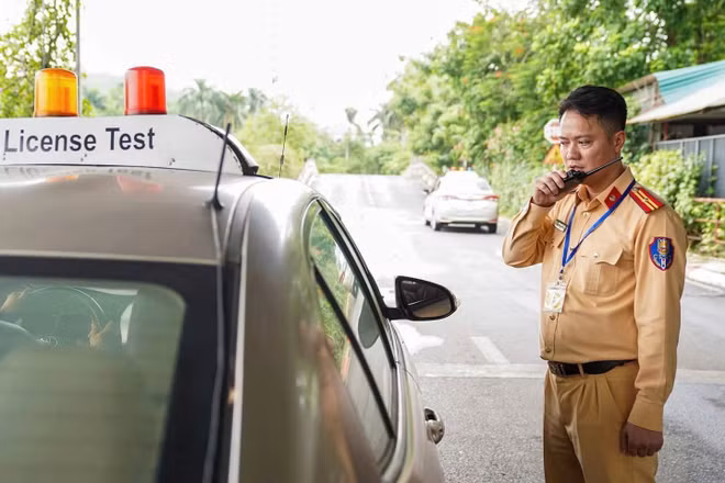 Thí sinh 18 lần thi trượt vẫn quyết tâm có được 'bằng lái' ô tô