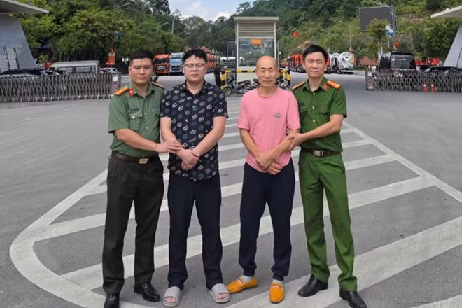 Bắc Ninh bàn giao 2 đối tượng truy nã quốc tế cho công an Trung Quốc