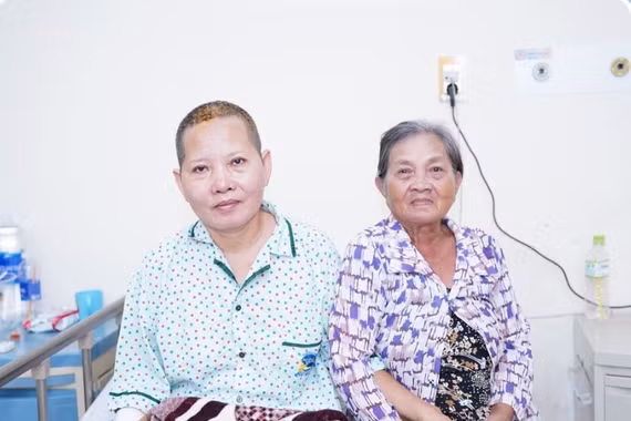 Nhiều năm đau đầu âm ỉ, đến khi yếu liệt, ngã mới phát hiện u màng não 
