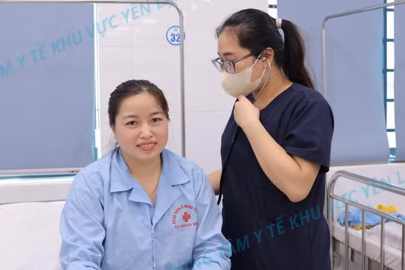Người phụ nữ nguy kịch khi bị hơn 50 mũi ong vò vẽ đốt