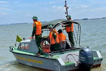 Bộ đội Biên phòng Nghệ An cứu sống hai ngư dân gặp nạn trên biển