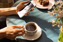 3 khung giờ 'phản tác dụng' của cà phê, uống vào càng dễ mệt