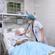 Đừng để người say nằm ngửa: Nguy cơ sặc phổi, suy hô hấp