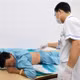 Điện giật trên cao, người đàn ông 58 tuổi chấn thương cột sống