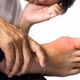 Acid uric cao: Đừng mắc sai lầm dễ kích hoạt cơn gút cấp
