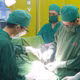 Sưng đau vùng mông không ngờ 2 khối u mỡ khổng lồ