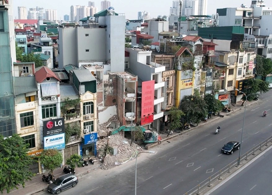 [GALLERY] Nhiều nhà phố bàn giao mặt bằng phục vụ dự án Quốc lộ 1A